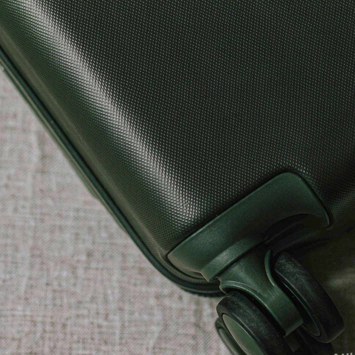 Close-up of durable polycarbonate shell and silent wheel